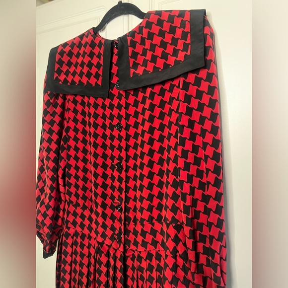 Vintage 1980’s 100% Silk Albert Nipon Portrait Collar Drop Waist Dress - Picture 12 of 14